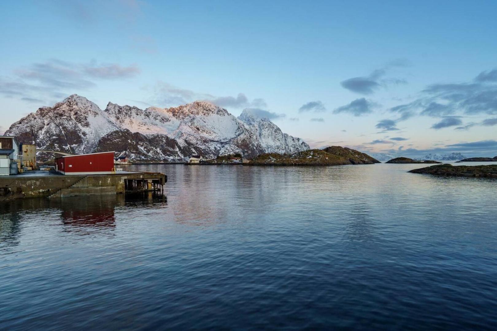 Rorbuleilighet I Idylliske Henningsvaer Exterior foto