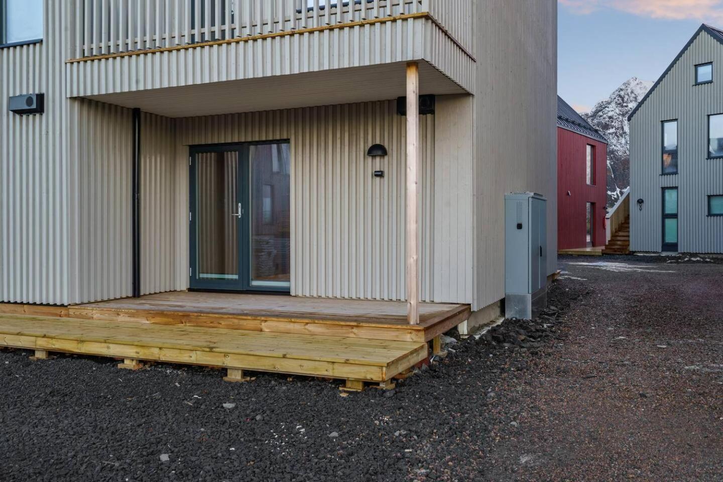Rorbuleilighet I Idylliske Henningsvaer Exterior foto