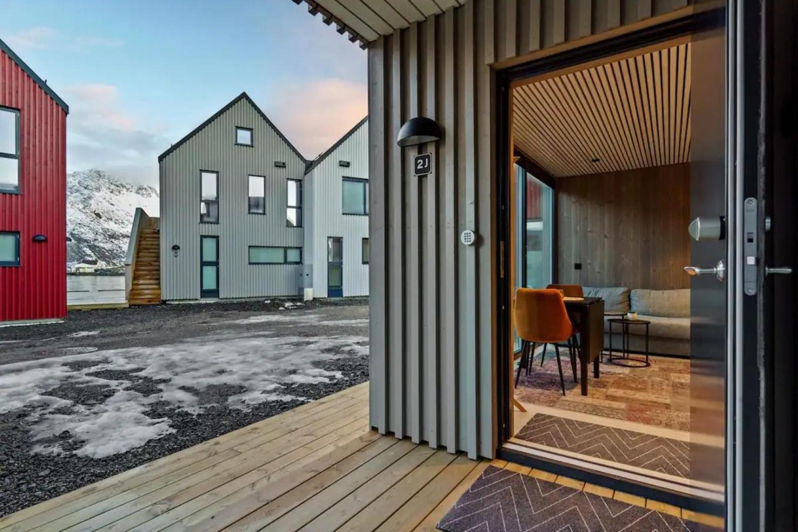 Rorbuleilighet I Idylliske Henningsvaer Exterior foto